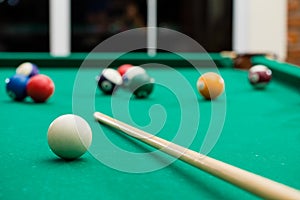 Billiard balls on green table with billiard cue, Snooker, Pool g