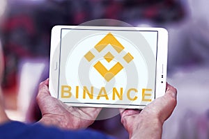 Binance cryptocurrency exchange logo