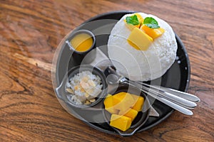 Bingsu fruit mango ice cream Korean dessert