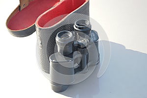 Binoculars optical instrument