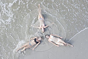 Donne sdraiarsi sul Spiaggia 