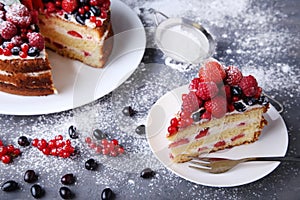 biscuit cake with berries