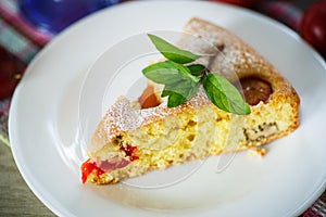 Biscuit cake with cherry plums