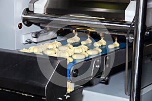 Biscuit depositing machine