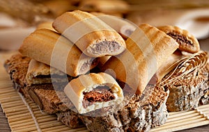 biscuits with barley, spelled, oats and chocolate