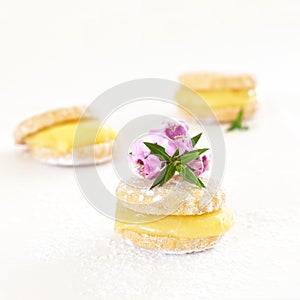 Biscuits with lemon filling