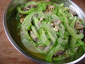 Bitter gourd stir-fry chicken giblet