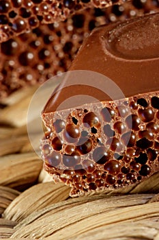 Bitter porous chocolate