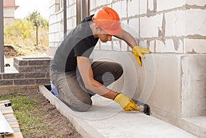 Bitumen waterproofing of the foundation