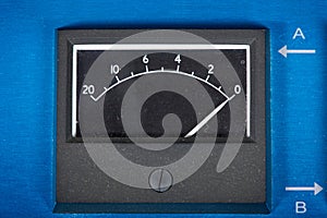 Black analog meter with white pointer