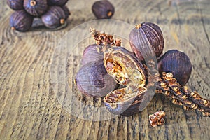 Black cardamom pods.