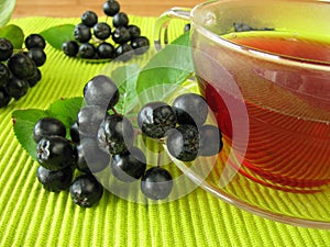Black chokeberry tea