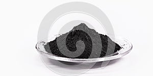Black clay: also known as volcanic mud, it is the most suitable for skin detoxification. It has anti-inflammatory action due to