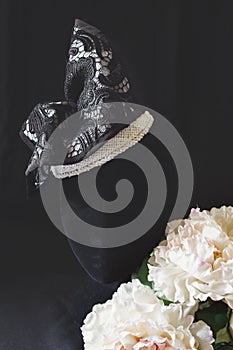 Black and cream lace fashion fascinator hat