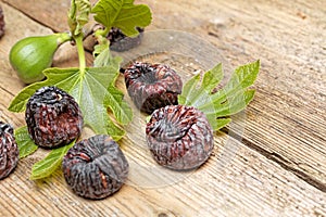 Black dried figs