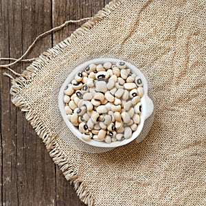 Black eyed peas in a bowl
