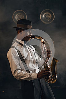Black jazzman plays the saxophone on stage