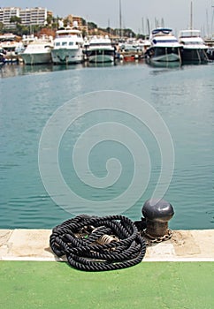 Black mooring knob and rope