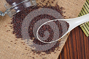 Black mustard seeds