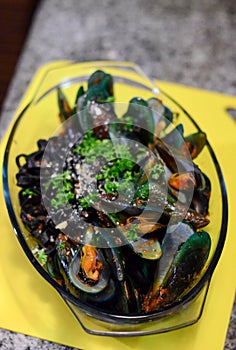 Black pasta with baked green mussel