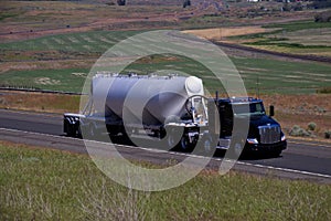 Black Peterbilt / Tanker Trailer