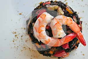 Black rice salad with shrimps