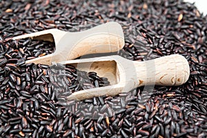 Black rice texture and spoons