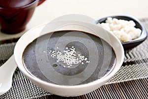 Black sesame with pearl-barley soup