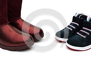 Black shoes for son and red ones for mom as filiation concept