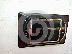 Black table to enlight