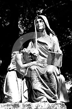 A black and white grave statue