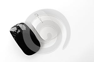 black and white optical wireless mouse