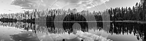 Foto de paisaje en panorÃÂ¡mica en blanco y negro en un lago de finlandia. photo