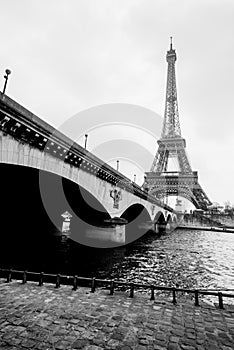 Black and white photo of Eiffel tower and Jena bridge