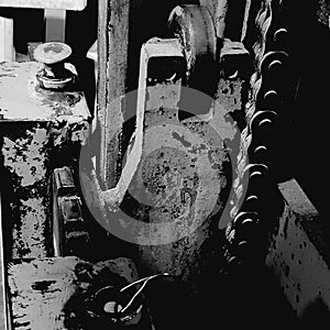 Black and white photo of machinery