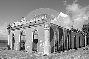 Black and white photo of old colonial house in ruins in a brazilian historic town