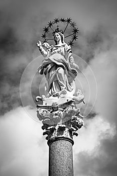 Black and white photo of the statue of Mary, mother of Christ, with starry halo in Lucca, Italy