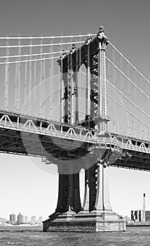 Black and white picture of Manhattan Bridge, New York City, US