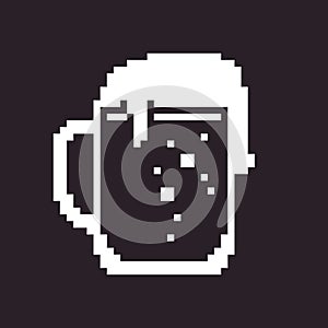 black and white simple 1bit vector pixel art icon of beer mug