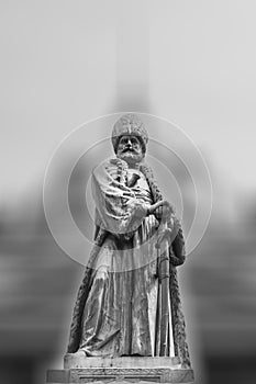 Black and white statue of a king or feudal lord photo