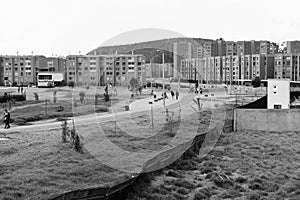 Black and white view of a set of urbanizations that developed in the 80s guarded by a mountain sober.