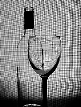 En blanco y negro vino cristalería diseno 