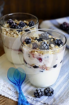 Blackberries and yoghurt