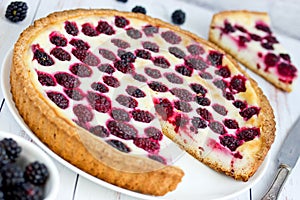 Blackberry sour cream pie