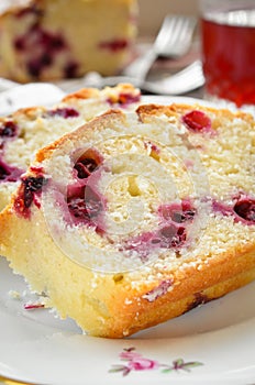 Blackcurrant cake and red berries drink