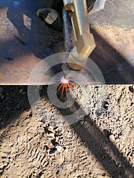 Blade cutting with blowtorch