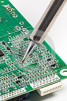 Blade of solderer under electronic board