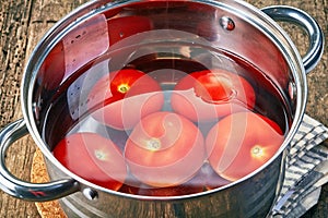 Blanching tomatoes