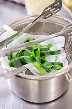 Blanching zucchini peal