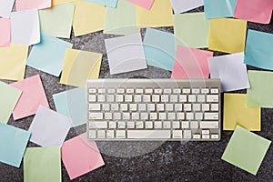 Blank paper stick note list with the modern computer keyboard